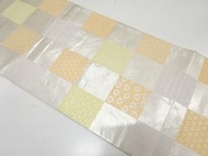 服部織物製　こはく錦　市松に古典柄織り出し　袋帯